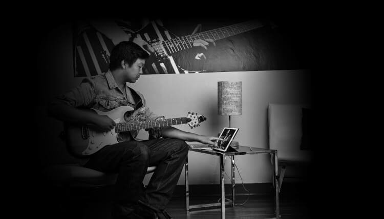 Alunos realizando aulas virtuais