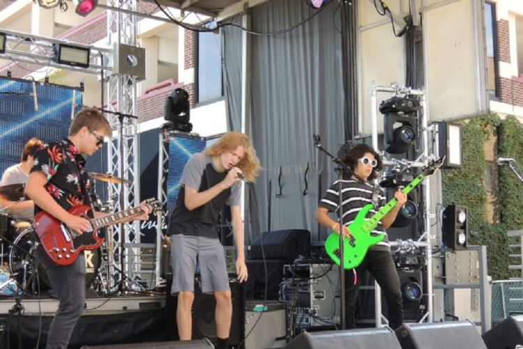 Rock the Block draws families to Elmhurst for music, food and fun